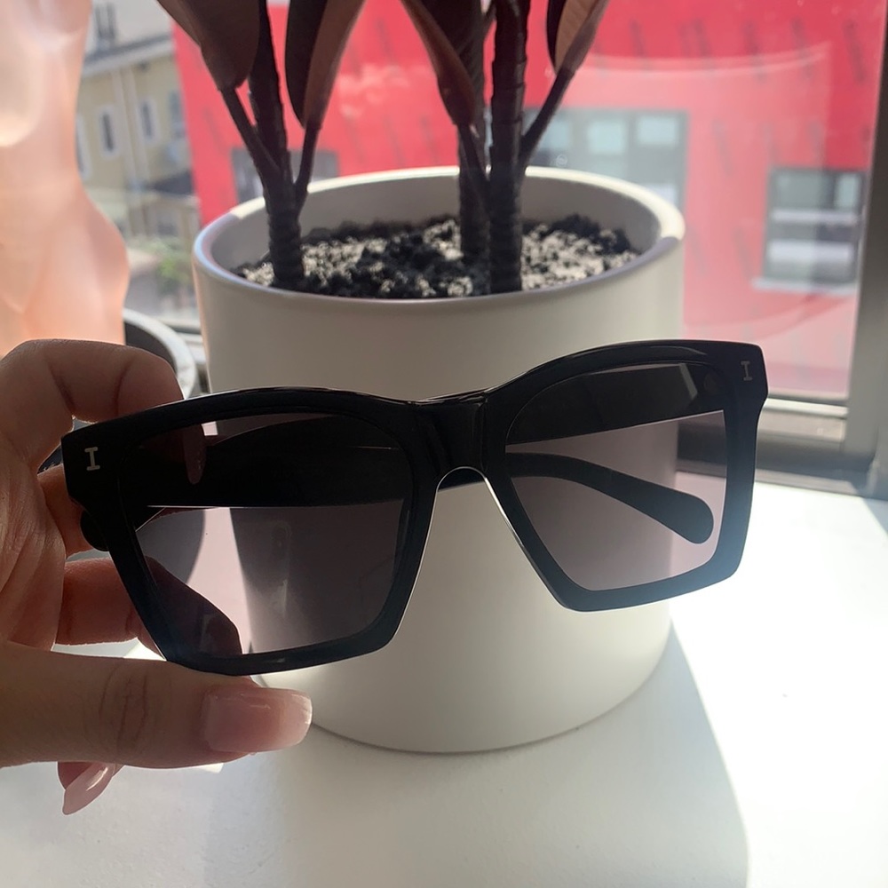 Illesteva Black Silverlake Sunglasses